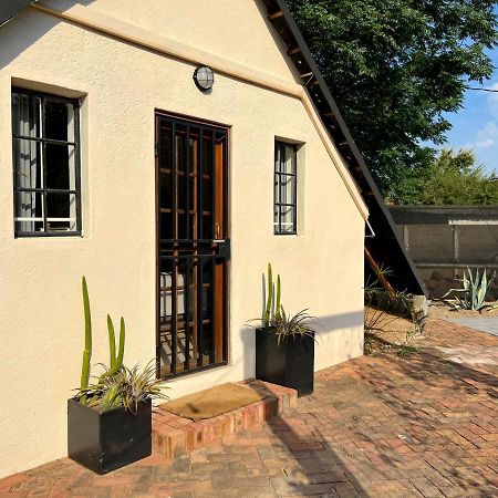 Cosy City Cottage 哈博罗内 外观 照片