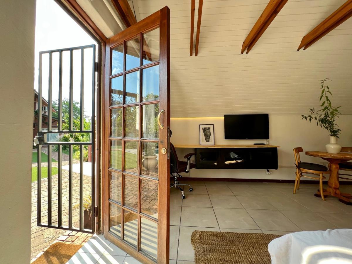 Cosy City Cottage 哈博罗内 外观 照片